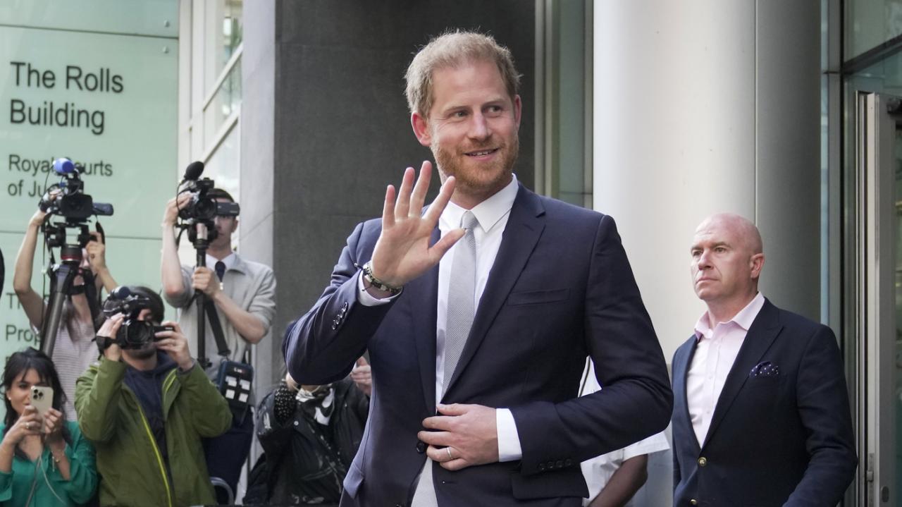 Prince harry phone hacking piers morgan