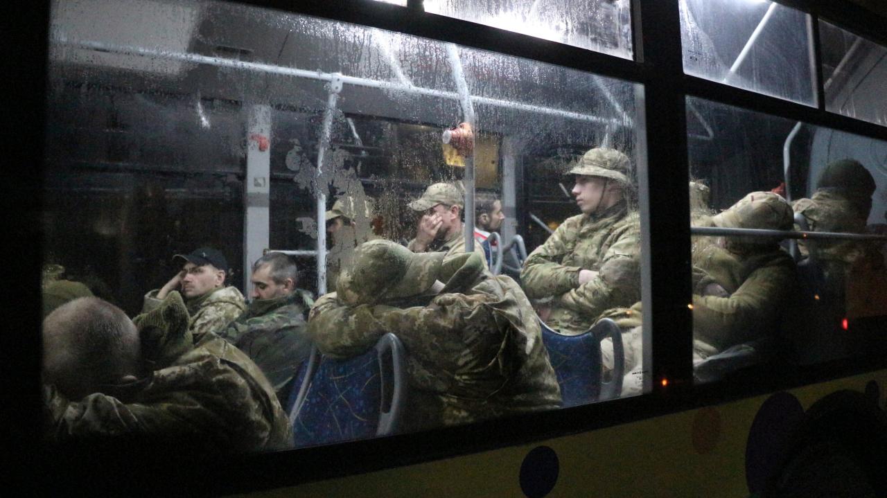 Ukraine prisoner russia prisoners lifts veil donetsk occupied servicemen escorted