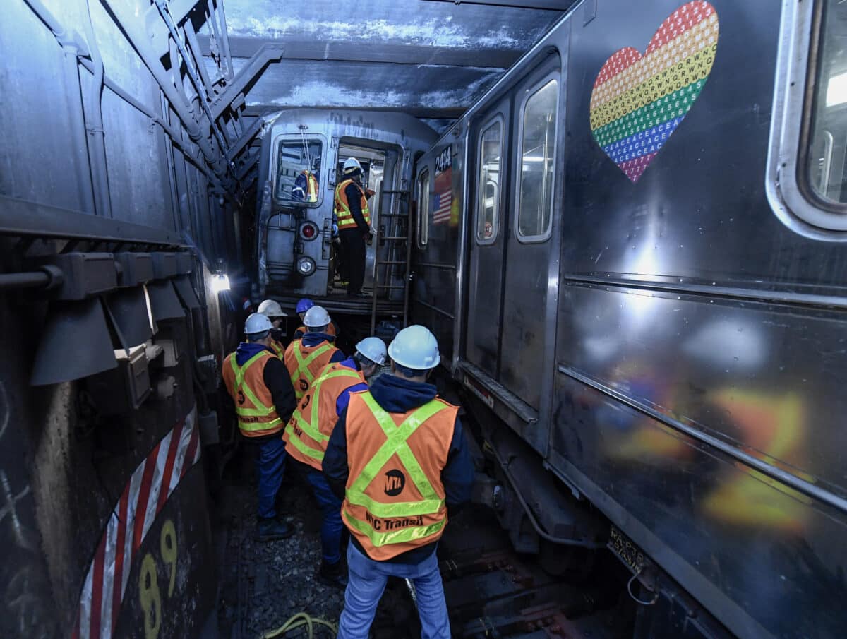 Subway derailment mta nyc train rail 125th