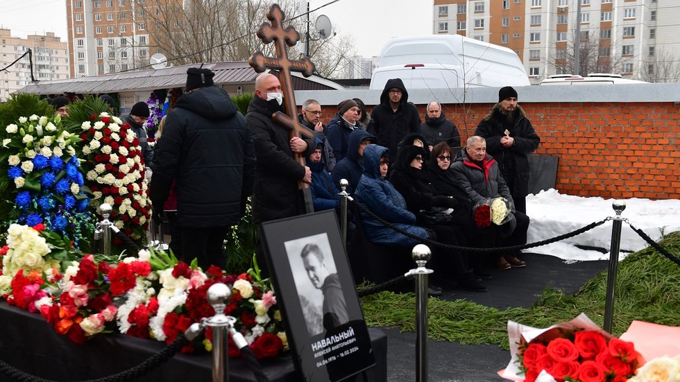 Navalny burial russia prison