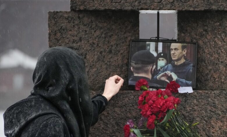 Russia detentions navalny memorials