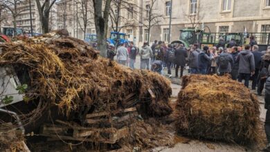 France farmers barricades protests