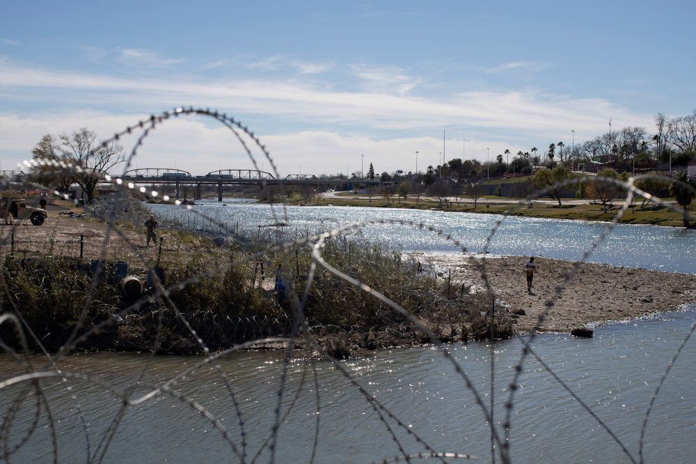 Migrants drown texas dispute