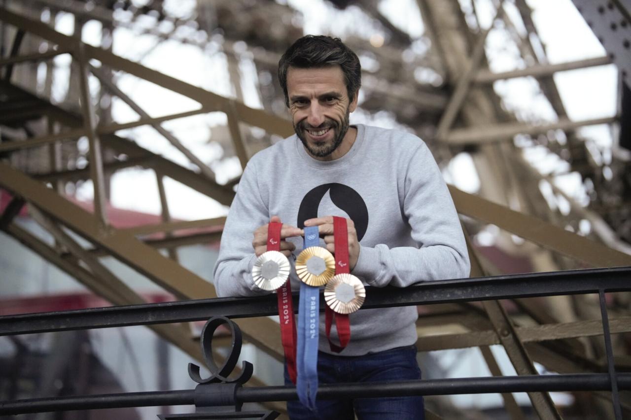 Paris olympics medals eiffel tower