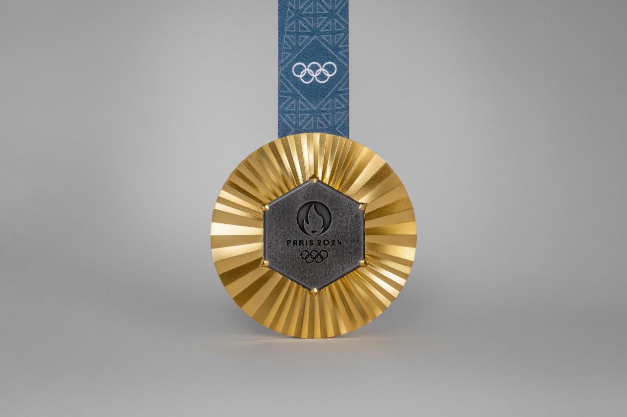 Paris olympics medals eiffel tower