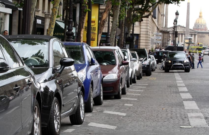 Paris vote suvs parking