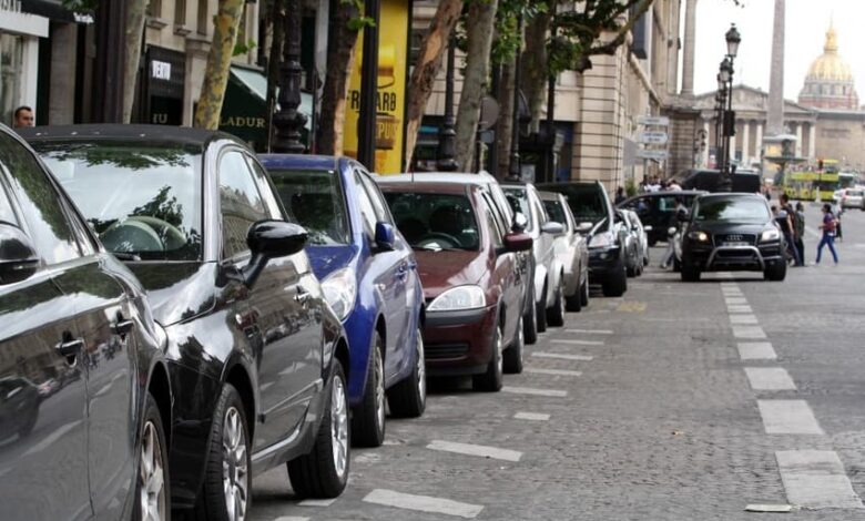 Paris vote suvs parking