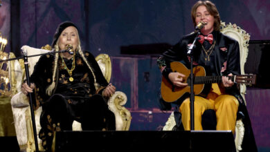 Joni mitchell grammys performance