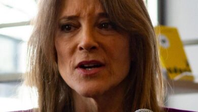 Marianne williamson dean phillips