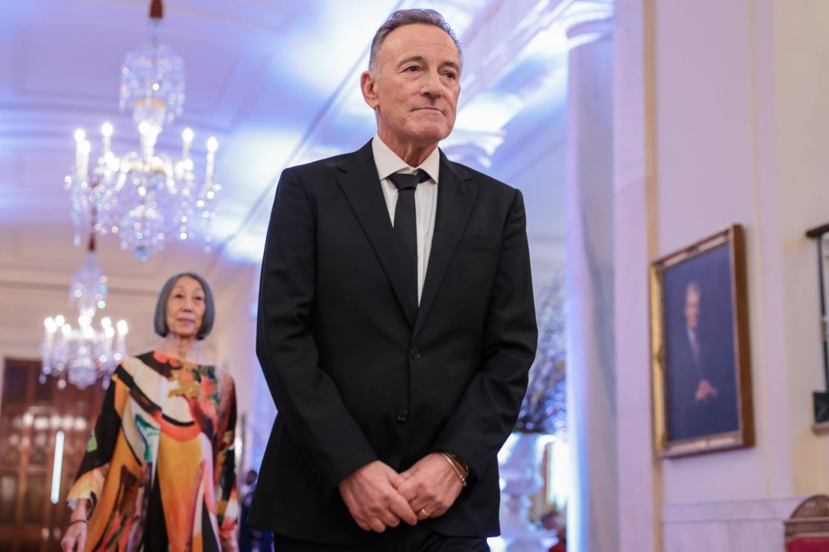 Adele bruce springsteen mom dance adorably concert mid ap family Adele bruce springsteen mom dance adorably concert mid ap family